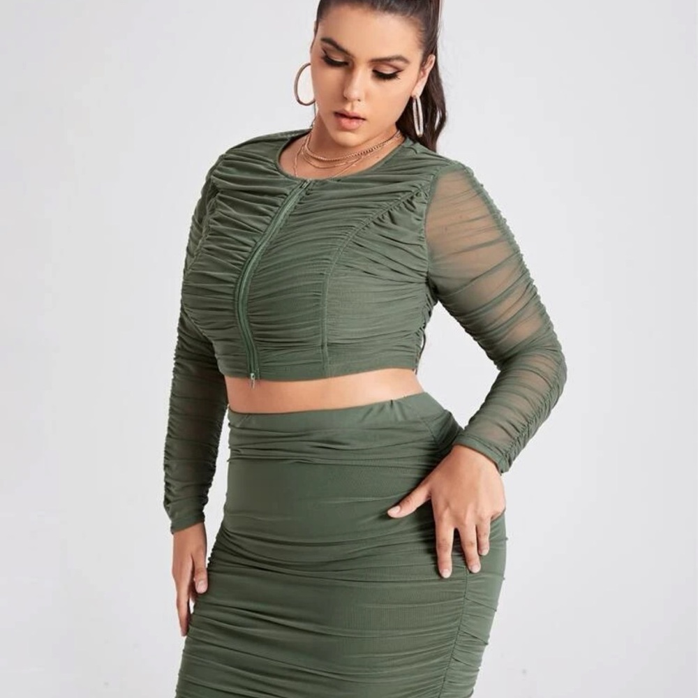 Shein X SRV plus ruched zip up crop top & body con skirt